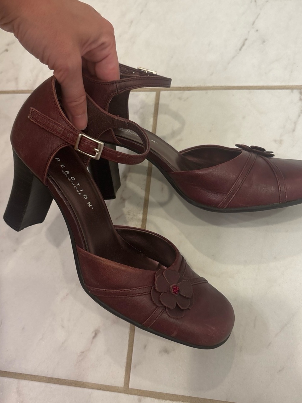 Reaction Kenneth Cole Women's Wine Floral Strap Heels